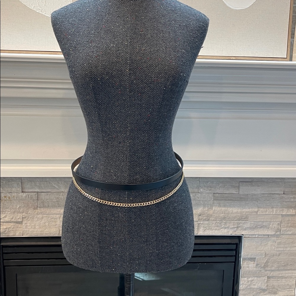 NWT Thin Black faux leather and Gold Chain Size Medium